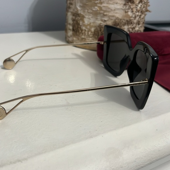 ✨Gucci Sunglasses✨ - Picture 7 of 7